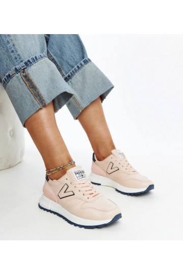 Rožiniai sneakersai ant...