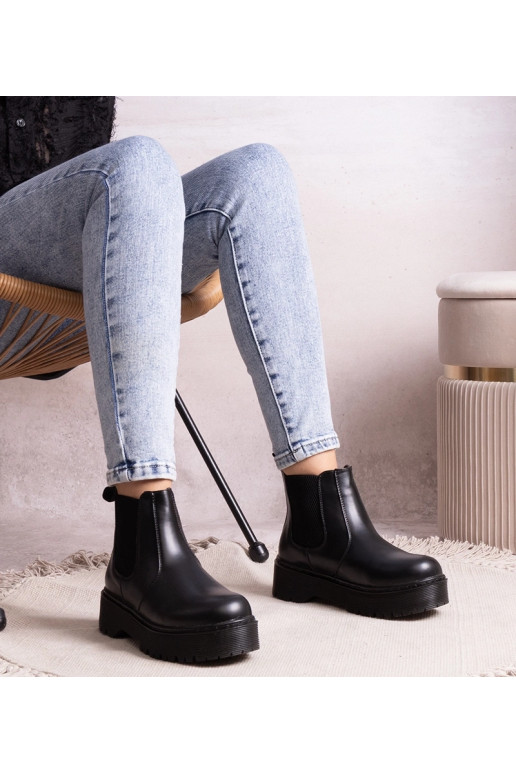 Juodos platforminės botkės Lessaya