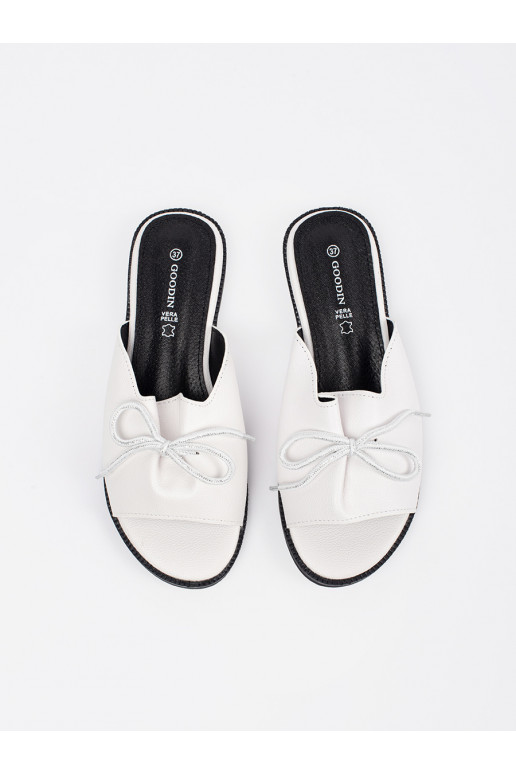 baltos spalvos Šlepetės płaksie su lanku baltos spalvos Šlepetės płaksie su lanku