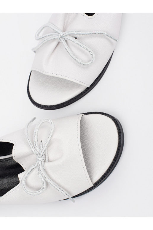 baltos spalvos Šlepetės płaksie su lanku baltos spalvos Šlepetės płaksie su lanku