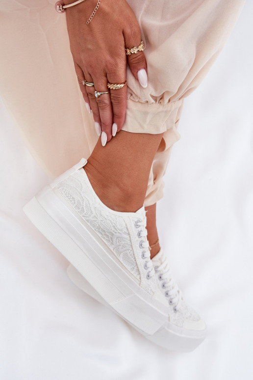 su nėrinių motyvais Laisvalaikio bateliai Big Star RR274747 baltos spalvos su nėrinių motyvais Laisvalaikio bateliai Big Star RR274747 baltos spalvos