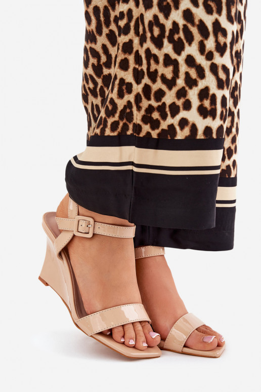 Lakuotos basutės moterims Ant pleišto Nude Vliraya