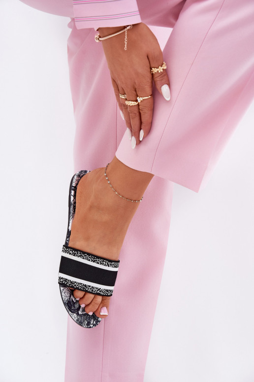 Raštuotas lygiapadžiai Moteriškos šlepetės juodos spalvos Leysi