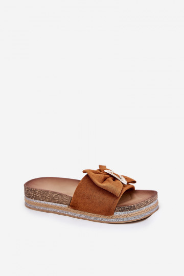 Moteriškos šlepetės su platforma su kaspinais I Ozdobną Broszką rudos spalvos Lenela 2