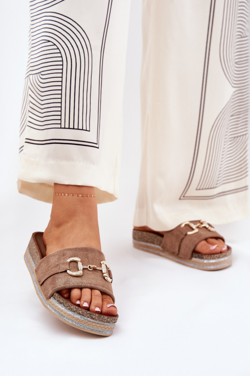 Moteriškos šlepetės su platforma su aukso spalvos detalėmis Ir blizgučiai chaki spalvos Morisela