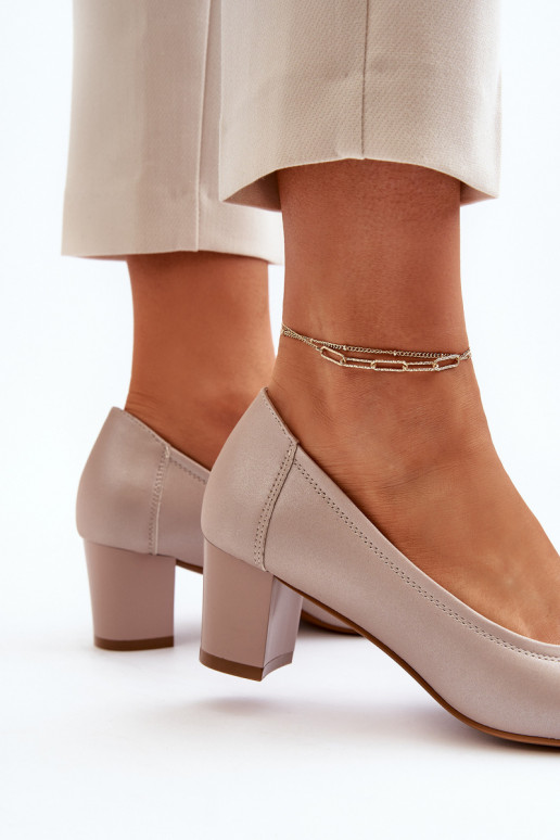 Bateliai su neaukštais kulniukais su... Bateliai su neaukštais kulniukais su...