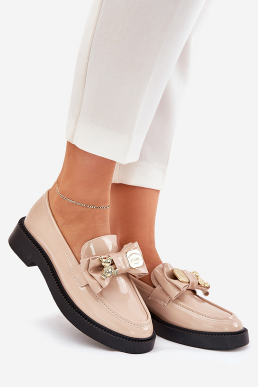 Lakuoti mokasinai su kaspinais I Ozdobną Broszką smėlio spalvos Leandriel