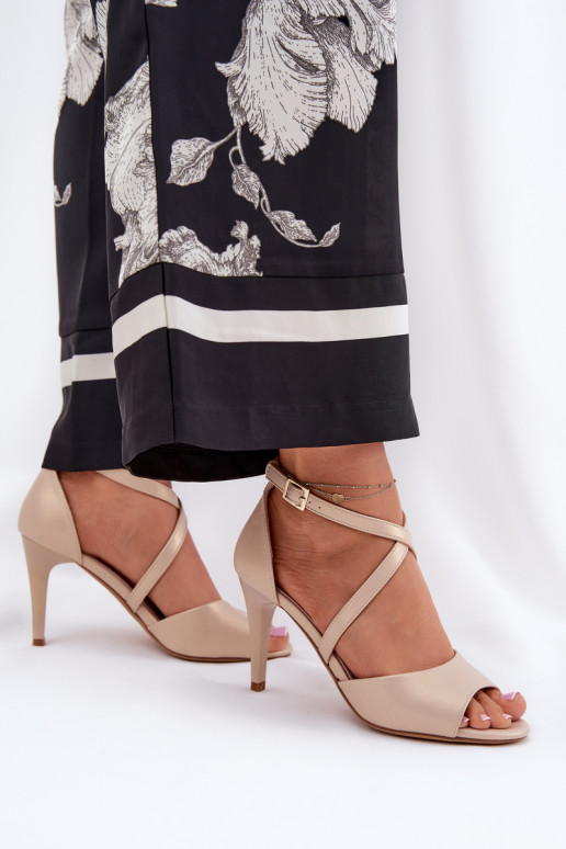 madingos basutės su plonais kulniukais aukso spalvos Loressa madingos basutės su plonais kulniukais aukso spalvos Loressa