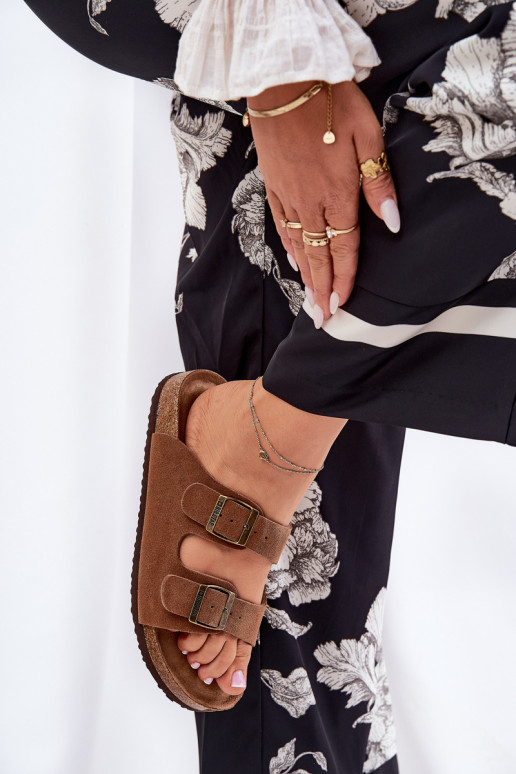 Moteriškos zomšinės šlepetės su sagtimis Big Star RR274A394 rudos spalvos