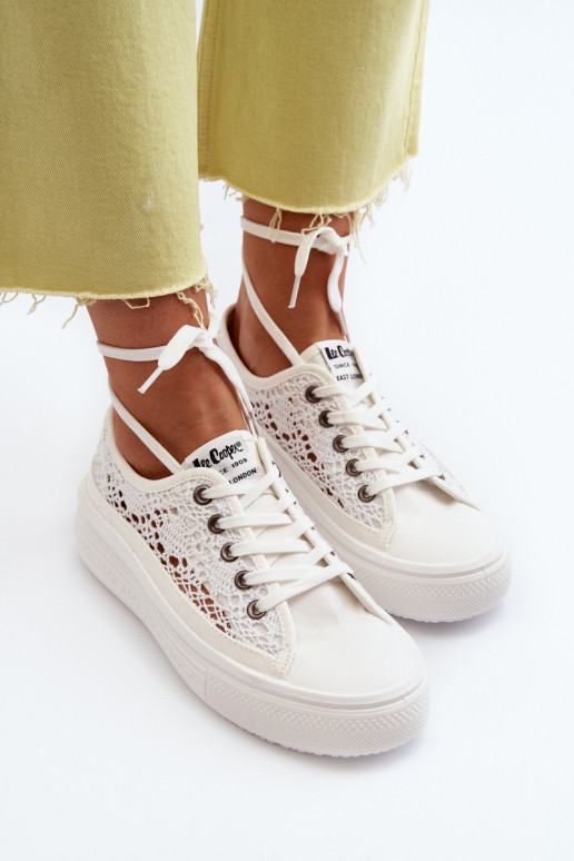 su nėrinių motyvais Laisvalaikio bateliai Lee Cooper LCIN-23-44-1617 baltos spalvos