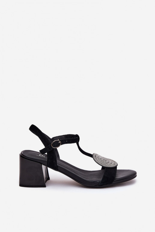 Moteriškos basutės su kulniukais su ornamentais D&A JC51-842 juodos spalvos