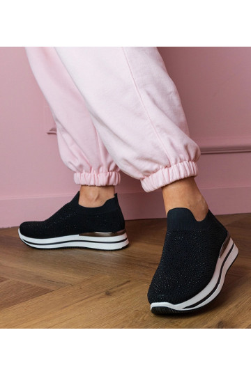 Juodos moteriškos sportinės...