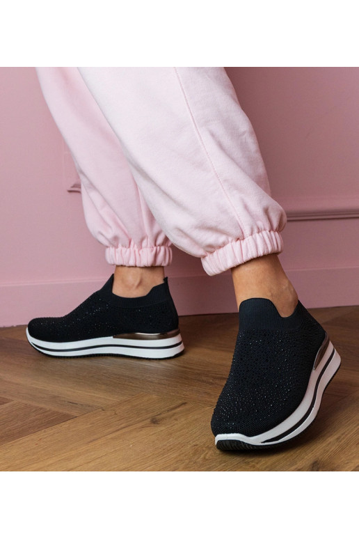 Juodos moteriškos sportinės basutės...