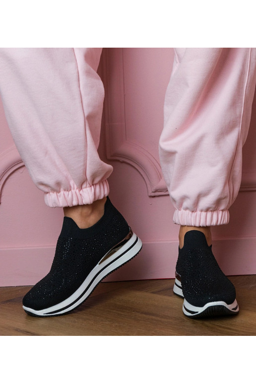 Juodos moteriškos sportinės basutės...