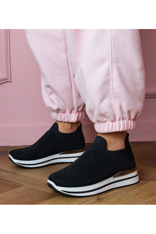 Juodos moteriškos sportinės basutės...