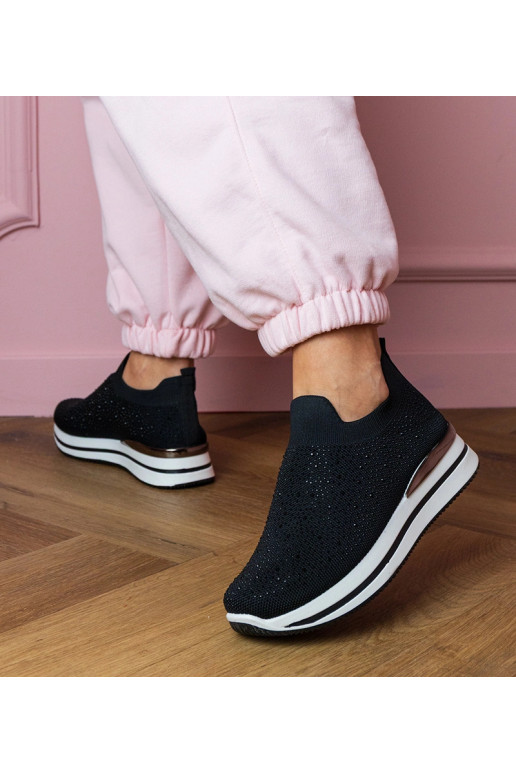 Juodos moteriškos sportinės basutės...