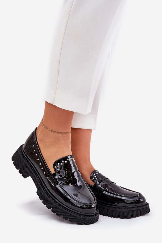 Moteriški mokasinai su lako efektu su dekoracija juodos spalvos Moteriški mokasinai su lako efektu su dekoracija juodos spalvos