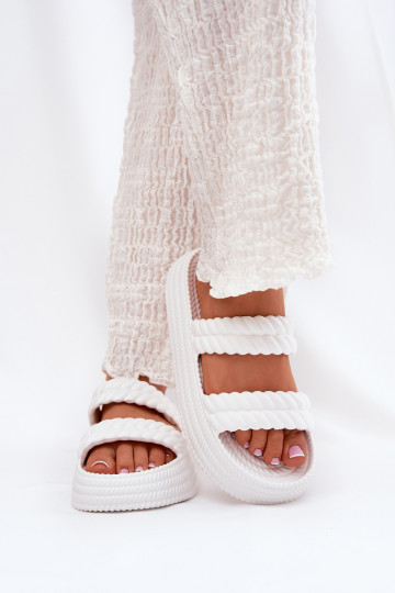 Lengvos šlepetės  Moteriškos šlepetės su platforma S.Barski ZK51-001 baltos spalvos