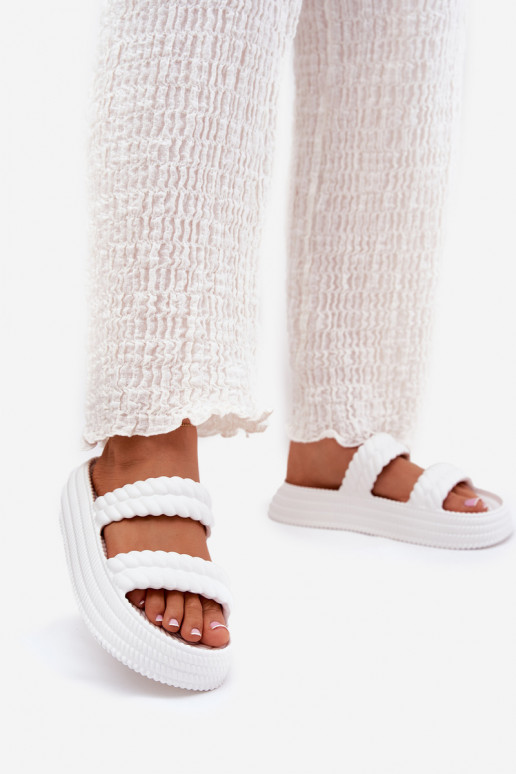 Lengvos šlepetės  Moteriškos šlepetės su platforma S.Barski ZK51-001 baltos spalvos