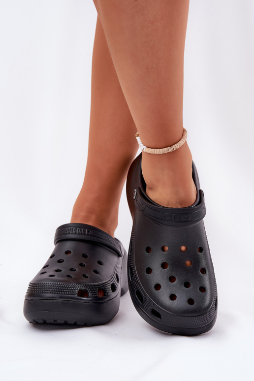 Lengvos šlepetės Moteriškos šlepetės su madingais masyviais padais Big Star RR274A118 juodos spalvos