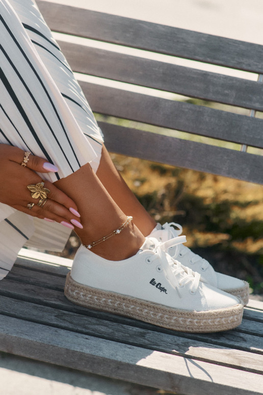 Laisvalaikio bateliai su nėriniais Lee Cooper LCIN-25-44-3217 baltos spalvos