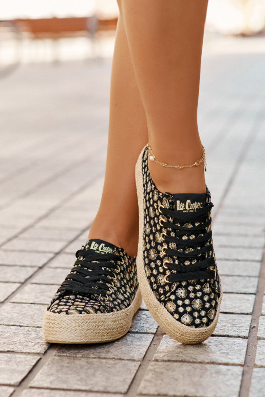 Raštuoti laisvalaikio bateliai su platforma Lee Cooper LCIN-25-08-3647L juodos spalvos