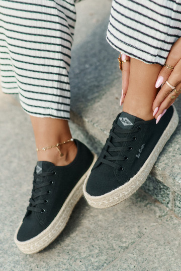 Laisvalaikio bateliai su nėriniais Lee Cooper LCIN-25-44-3216 juodos spalvos