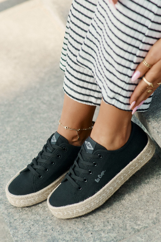 Laisvalaikio bateliai su nėriniais Lee Cooper LCIN-25-44-3216 juodos spalvos