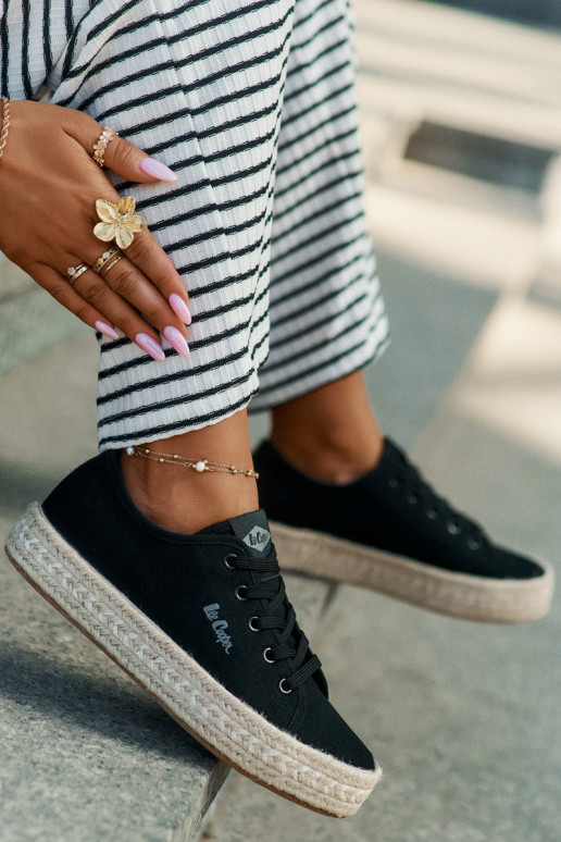 Laisvalaikio bateliai su nėriniais Lee Cooper LCIN-25-44-3216 juodos spalvos