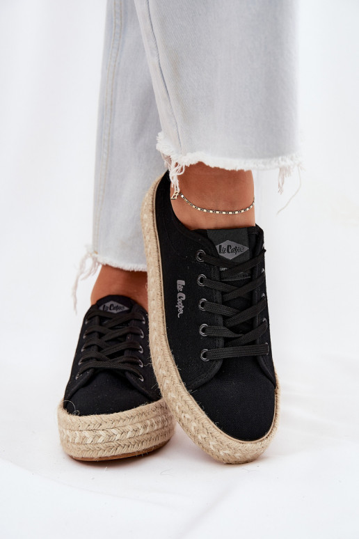 Laisvalaikio bateliai su nėriniais Lee Cooper LCIN-25-44-3216 juodos spalvos