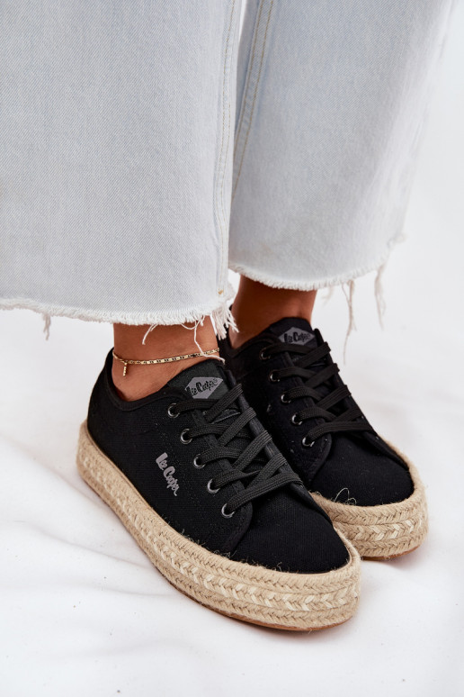 Laisvalaikio bateliai su nėriniais Lee Cooper LCIN-25-44-3216 juodos spalvos