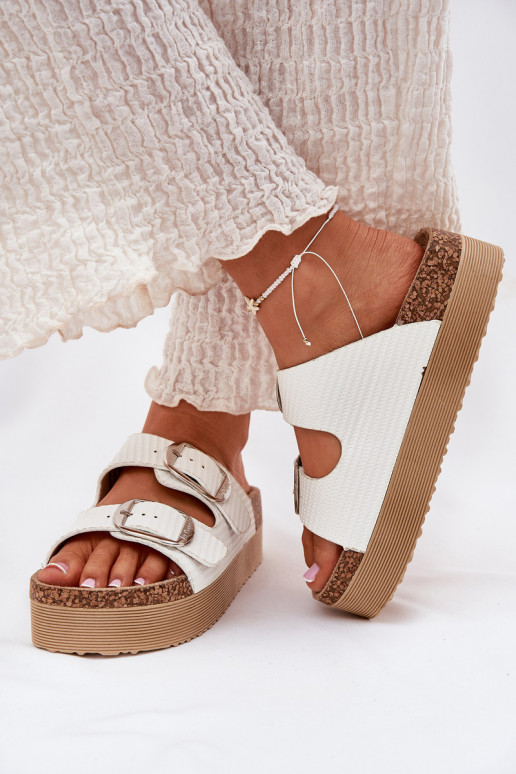 Moteriškos šlepetės Platformie su sagtimis Lee Cooper LCIN-25-35-3496L baltos spalvos