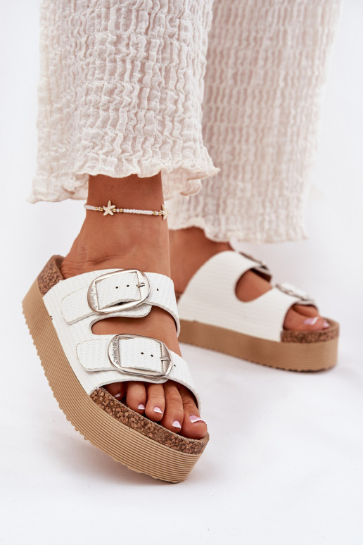 Moteriškos šlepetės Platformie su sagtimis Lee Cooper LCIN-25-35-3496L baltos spalvos