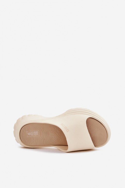 Lengvos šlepetės Moteriškos šlepetės Big Star RR274A579 smėlio spalvos