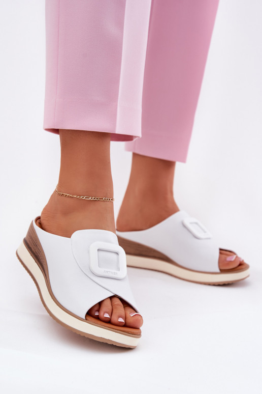 Įjungtatūralios odos šlepetės su platforma Artiker 56C2144 baltos spalvos