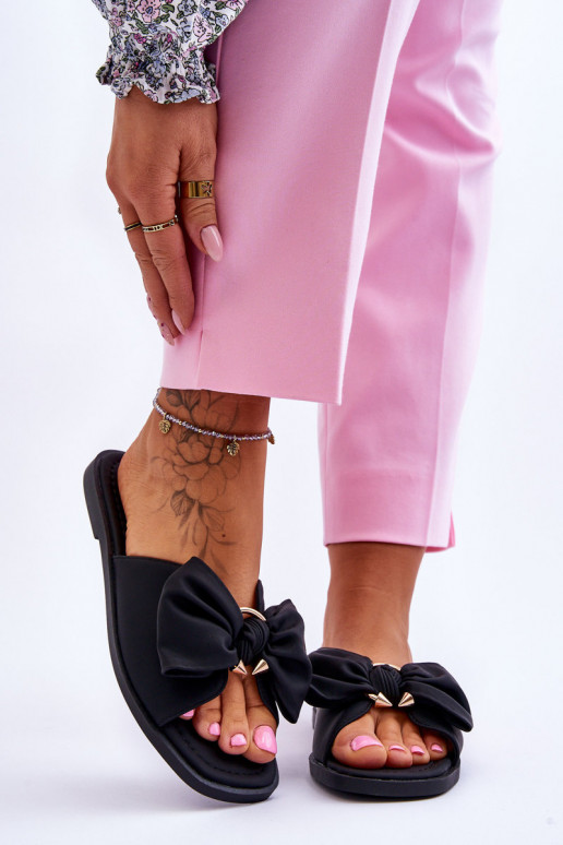 Moteriškas Odinės šlepetės su kaspinais juodos spalvos Becky