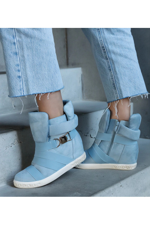 Juodi papuošti aulinukai, „Arlesa"