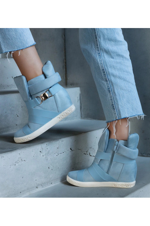 Juodi papuošti aulinukai, „Arlesa"