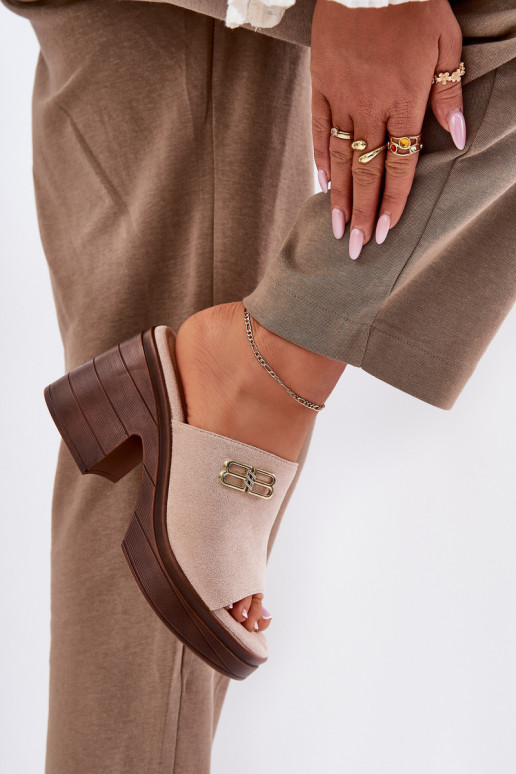 Moteriškos šlepetės Ant masyvių kulnų Ze aukso spalvosm Detalem Vinceza 17400 smėlio spalvos