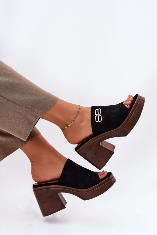 Moteriškos šlepetės Ant masyvių kulnų Ze aukso spalvosm Detalem Vinceza 17400 juodos spalvos