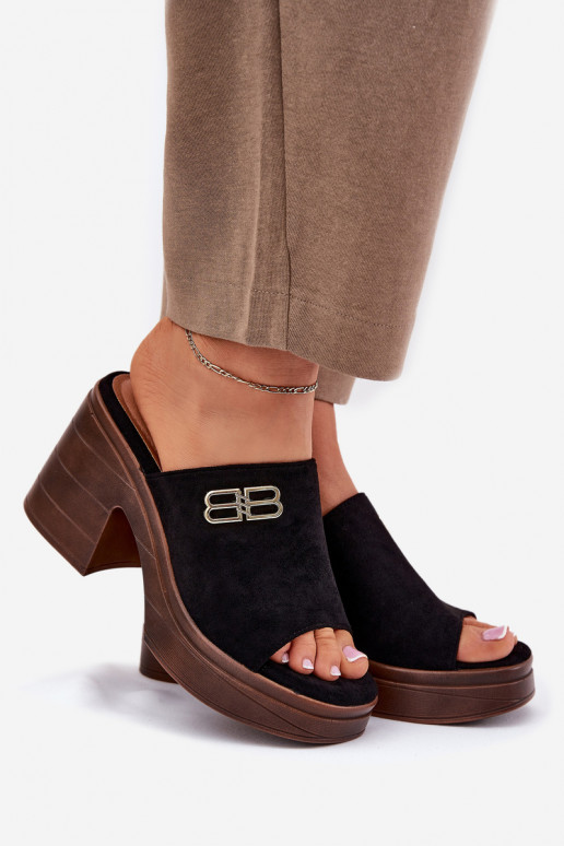 Moteriškos šlepetės Ant masyvių kulnų Ze aukso spalvosm Detalem Vinceza 17400 juodos spalvos