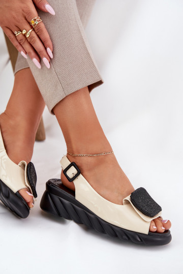 Oda Lakuotos basutės moterims Ant pleišto su dekoracija Artiker 56C1567 smėlio spalvos