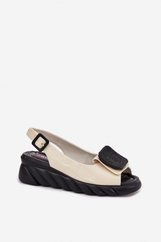 Oda Lakuotos basutės moterims Ant pleišto su dekoracija Artiker 56C1567 smėlio spalvos