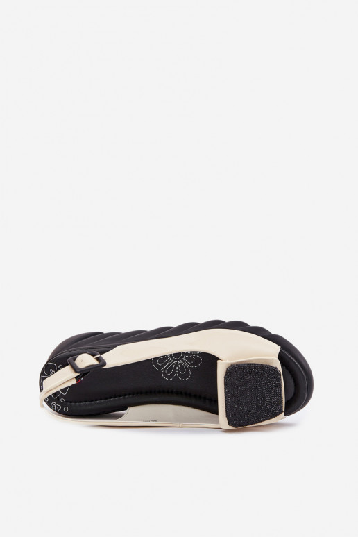 Oda Lakuotos basutės moterims Ant pleišto su dekoracija Artiker 56C1567 smėlio spalvos