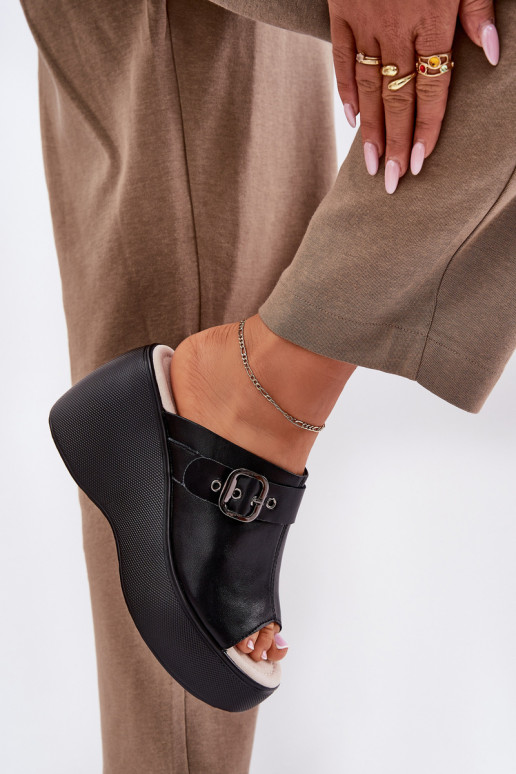 Odinės šlepetės Moteriškas su platforma I Koturnie su sagtimis S.Barski LR51-542 juodos spalvos