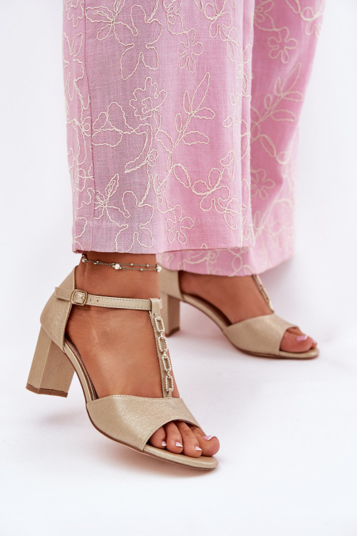 Moteriškos aukštakulnės basutės su dekoruotais kulnais iš eko odos aukso spalvos Triavera