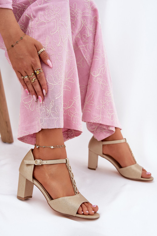 Moteriškos aukštakulnės basutės su dekoruotais kulnais iš eko odos aukso spalvos Triavera