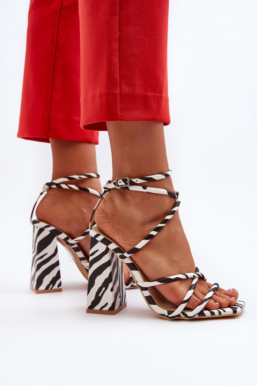 Tai turidingi Aukštakulniai sandalai Baltos-juodos spalvos Josette
