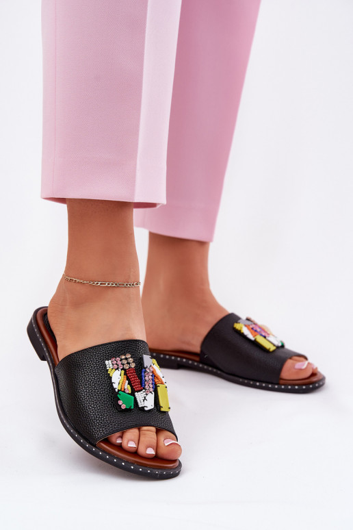 Moteriškos šlepetės su plačiais kulniukais su ornamentais juodos spalvos Clelione