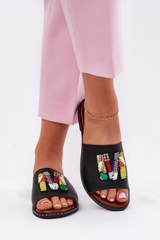 Moteriškos šlepetės su plačiais kulniukais su ornamentais juodos spalvos Clelione